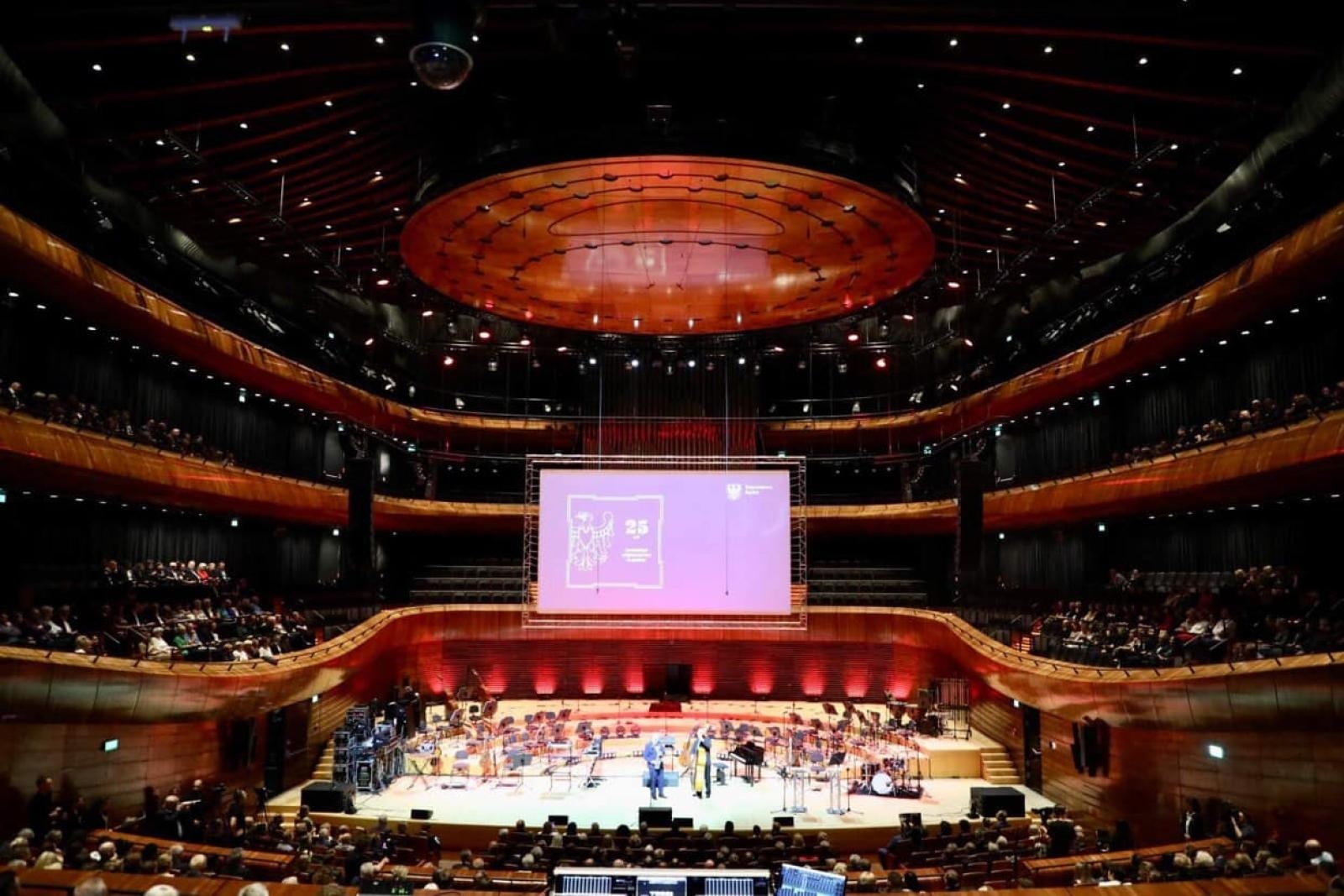 Zdjęcie w galerii na portalu naszraciborz.pl: Super starosta i super wójt. Samorządowcy naszego powiatu na gali 25-lecia Województwa Śląskiego wiadomości z regionu