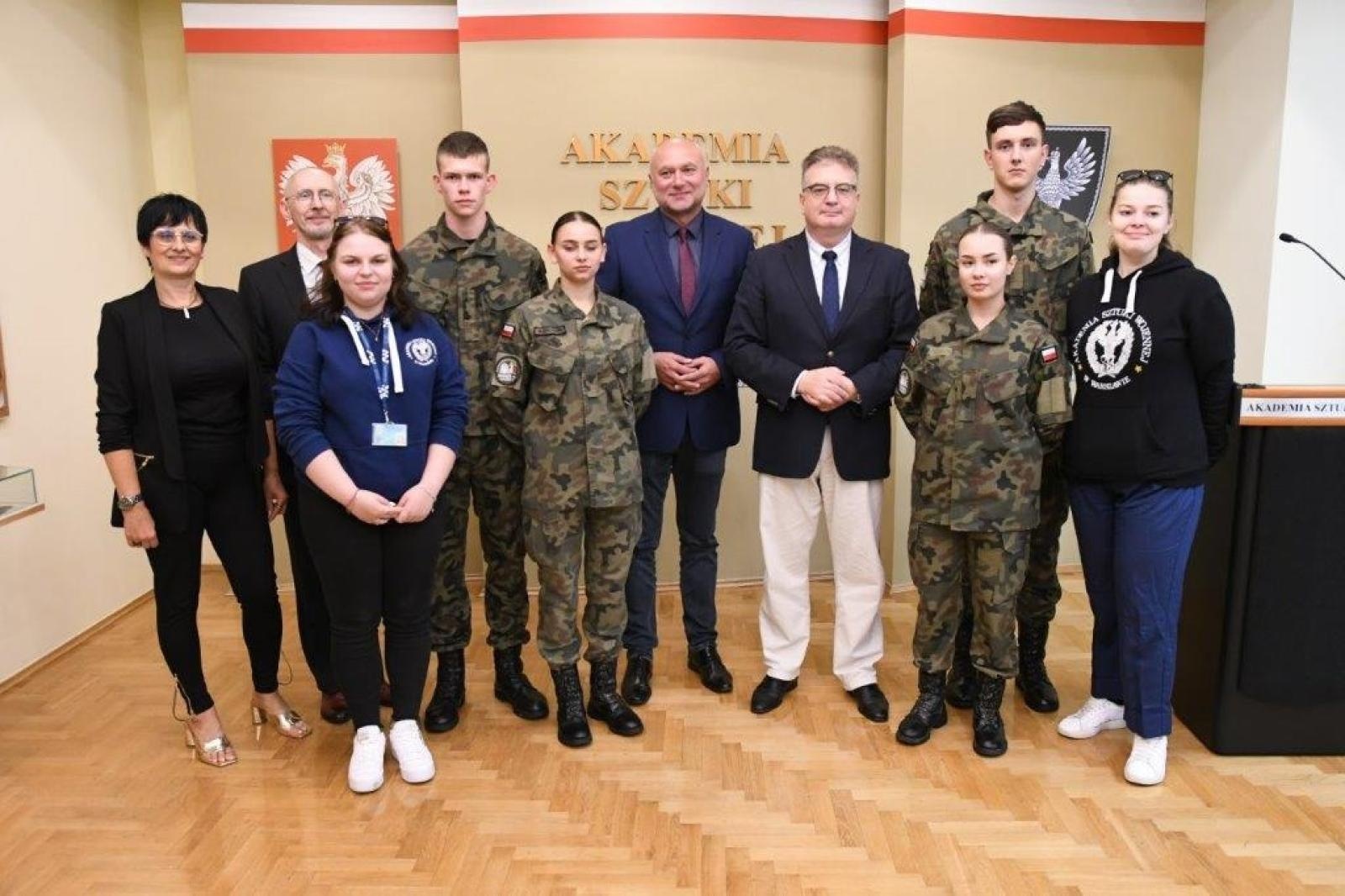 Zdjęcie w galerii na portalu naszraciborz.pl: ZSOMS w Raciborzu objęty patronatem Akademii Sztuki Wojennej w Warszawie wiadomości z regionu