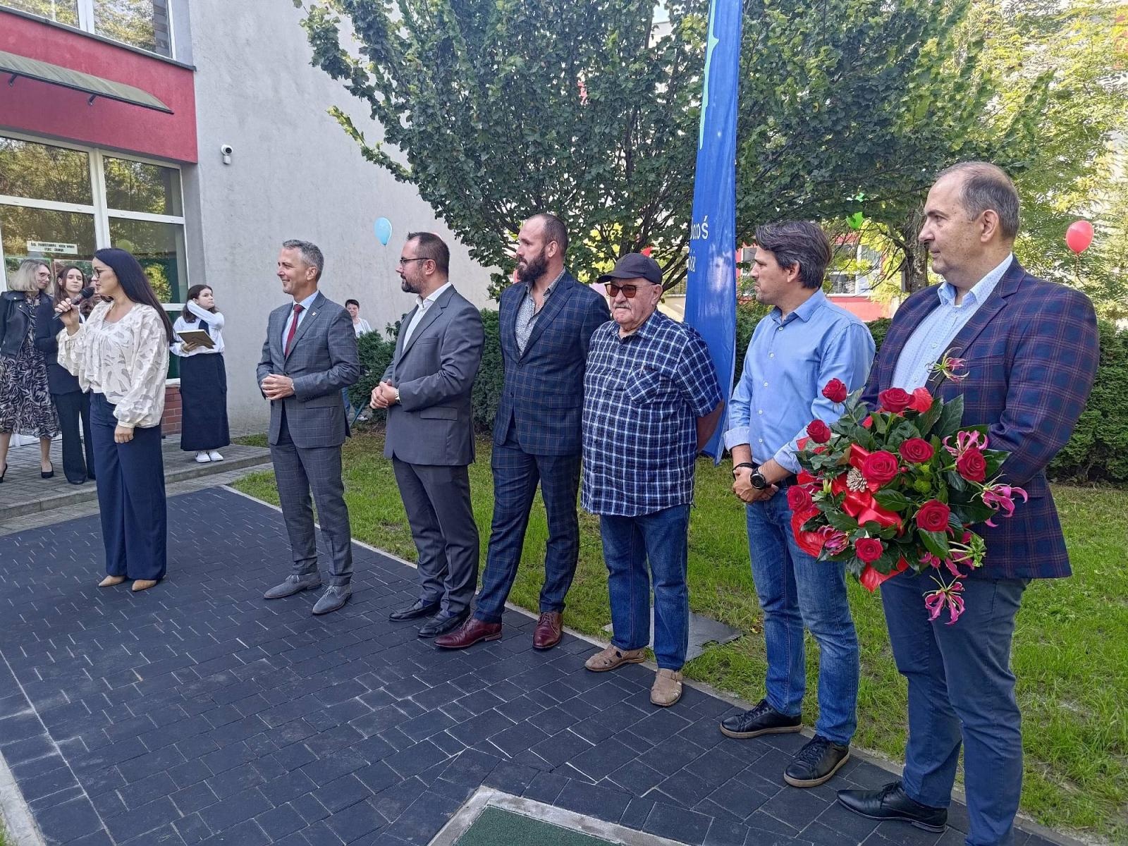 Zdjęcie w galerii na portalu naszraciborz.pl: Nowy plac zabaw przy SP 1 na Ostrogu już otwarty wiadomości z regionu