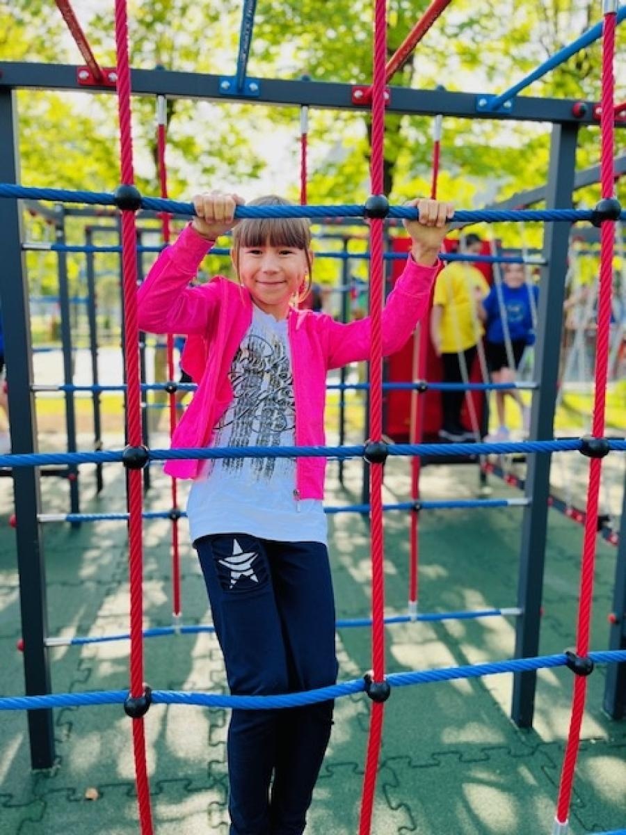 Zdjęcie w galerii na portalu naszraciborz.pl: Nowy plac zabaw przy SP 1 na Ostrogu już otwarty wiadomości z regionu