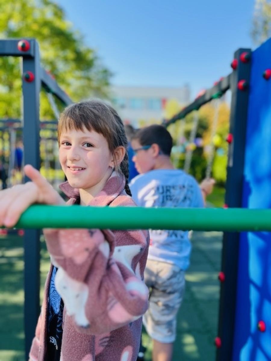 Zdjęcie w galerii na portalu naszraciborz.pl: Nowy plac zabaw przy SP 1 na Ostrogu już otwarty wiadomości z regionu