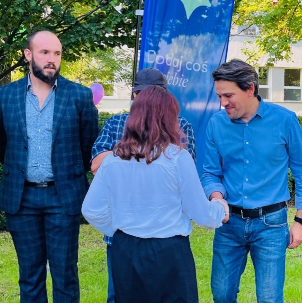 Zdjęcie w galerii na portalu naszraciborz.pl: Nowy plac zabaw przy SP 1 na Ostrogu już otwarty wiadomości z regionu