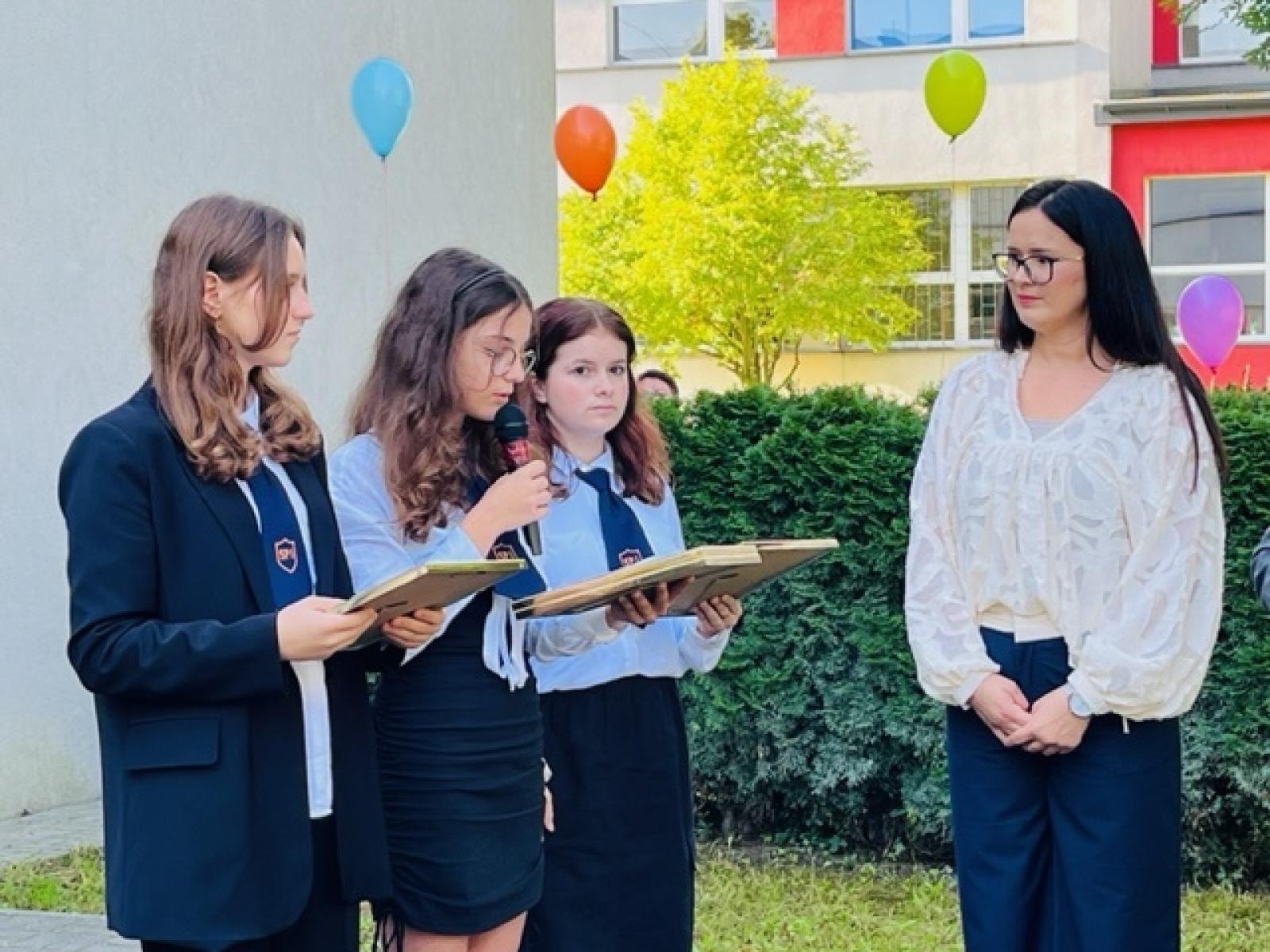 Zdjęcie w galerii na portalu naszraciborz.pl: Nowy plac zabaw przy SP 1 na Ostrogu już otwarty wiadomości z regionu