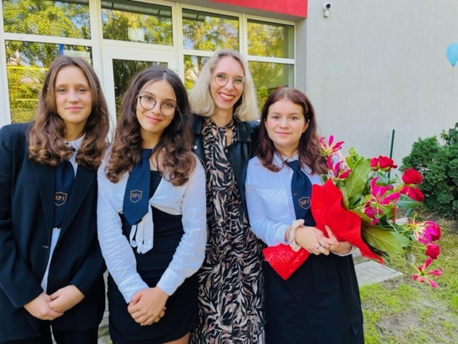 Zdjęcie w galerii na portalu naszraciborz.pl: Nowy plac zabaw przy SP 1 na Ostrogu już otwarty wiadomości z regionu