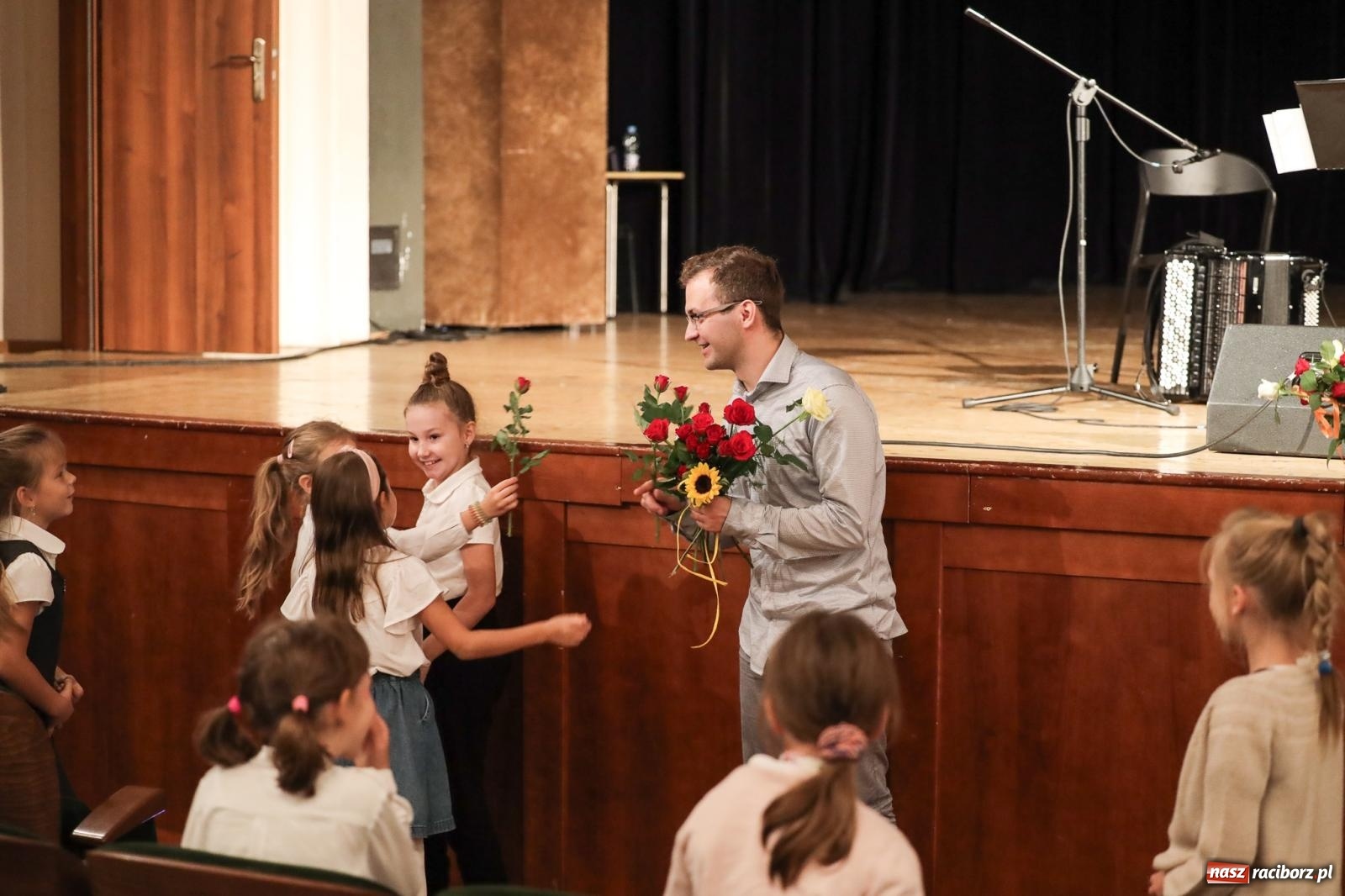 Zdjęcie w galerii na portalu naszraciborz.pl: Pierwsze koncerty umuzykalniające w tym roku szkolnym: akordeon wiadomości z regionu