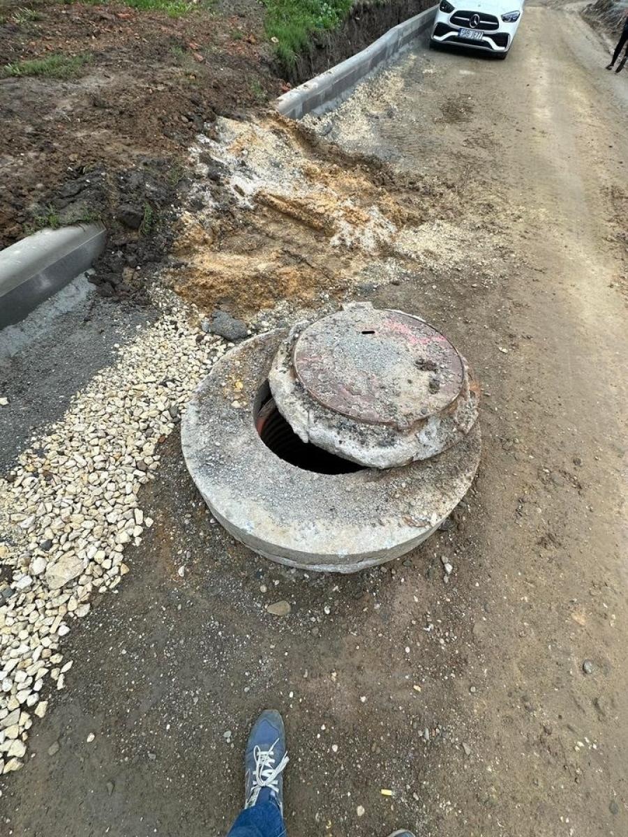 Zdjęcie w galerii na portalu naszraciborz.pl: Wiejska tonie w błocie, mieszkańcy uszkadzają samochody, a starostwo wydało komunikat wiadomości z regionu