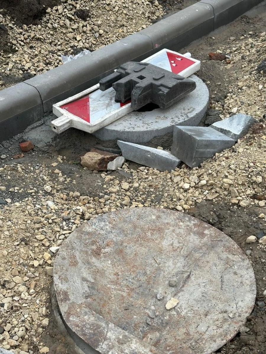 Zdjęcie w galerii na portalu naszraciborz.pl: Wiejska tonie w błocie, mieszkańcy uszkadzają samochody, a starostwo wydało komunikat wiadomości z regionu