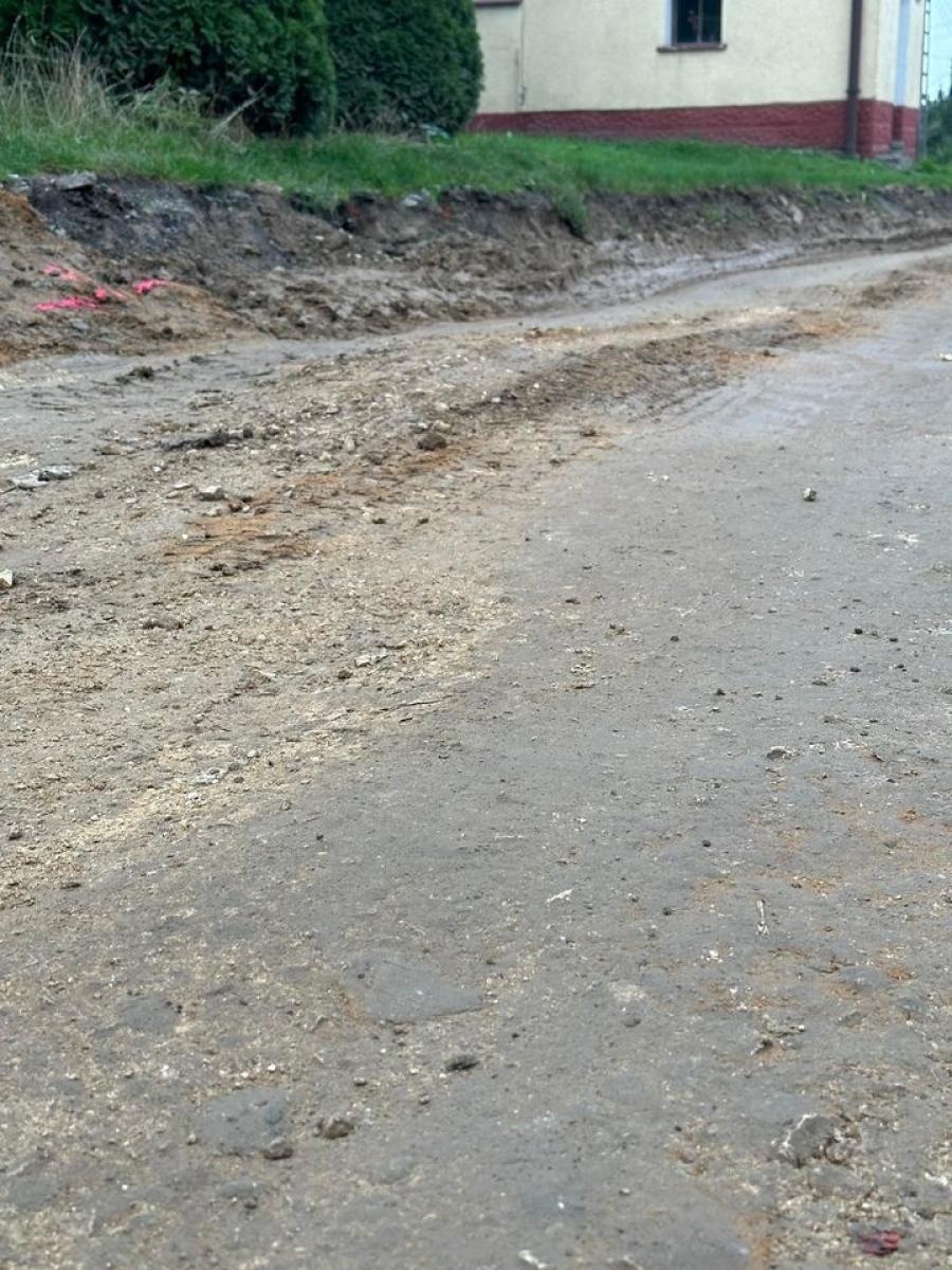 Zdjęcie w galerii na portalu naszraciborz.pl: Wiejska tonie w błocie, mieszkańcy uszkadzają samochody, a starostwo wydało komunikat wiadomości z regionu