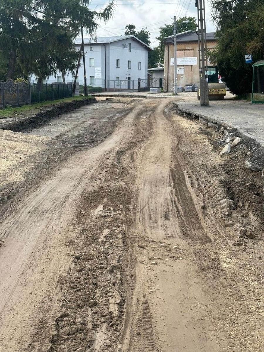 Zdjęcie w galerii na portalu naszraciborz.pl: Wiejska tonie w błocie, mieszkańcy uszkadzają samochody, a starostwo wydało komunikat wiadomości z regionu