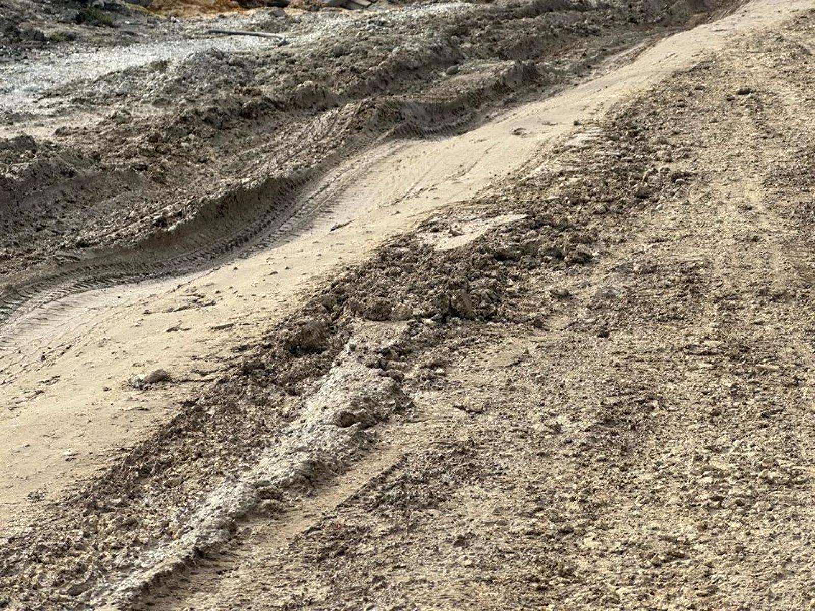 Zdjęcie w galerii na portalu naszraciborz.pl: Wiejska tonie w błocie, mieszkańcy uszkadzają samochody, a starostwo wydało komunikat wiadomości z regionu