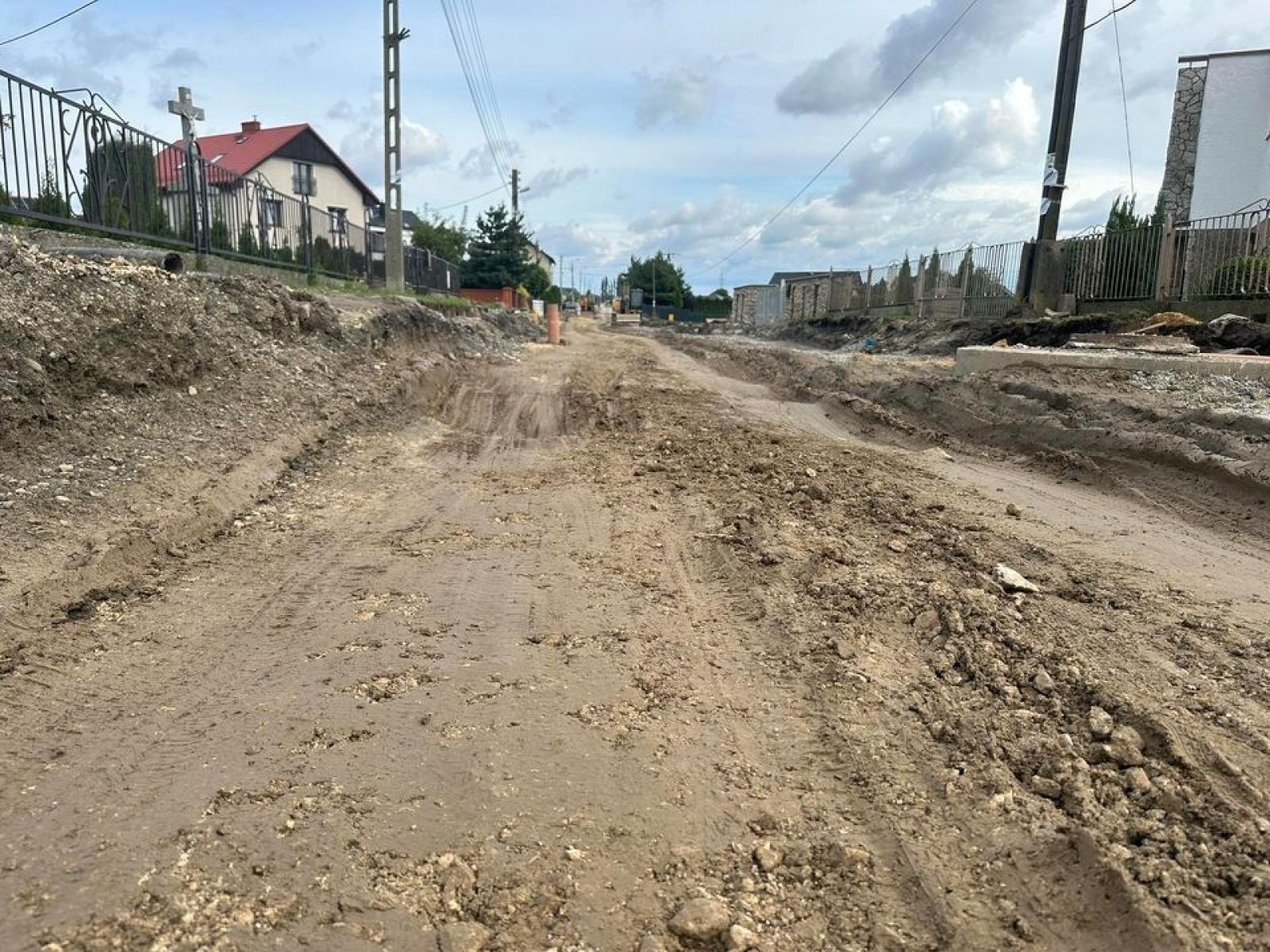 Zdjęcie w galerii na portalu naszraciborz.pl: Wiejska tonie w błocie, mieszkańcy uszkadzają samochody, a starostwo wydało komunikat wiadomości z regionu