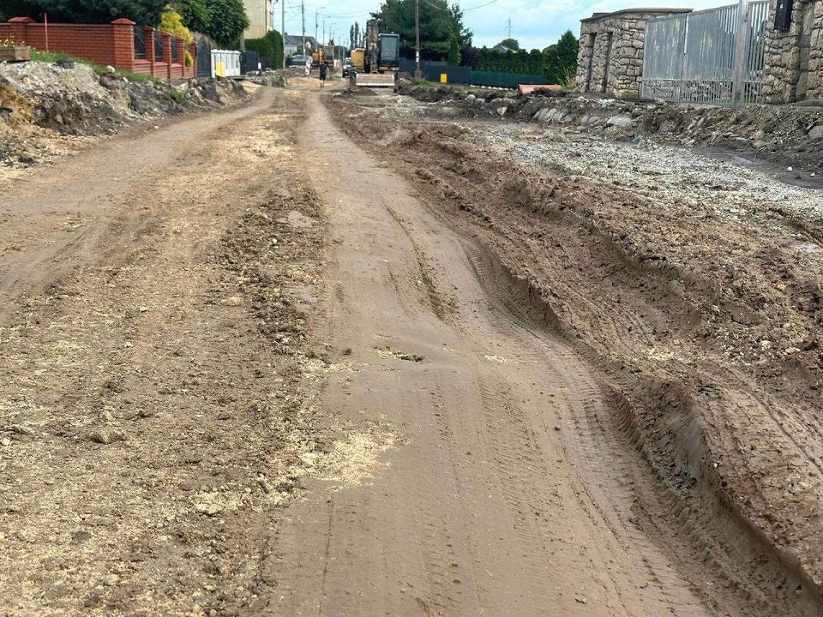 Zdjęcie w galerii na portalu naszraciborz.pl: Wiejska tonie w błocie, mieszkańcy uszkadzają samochody, a starostwo wydało komunikat wiadomości z regionu