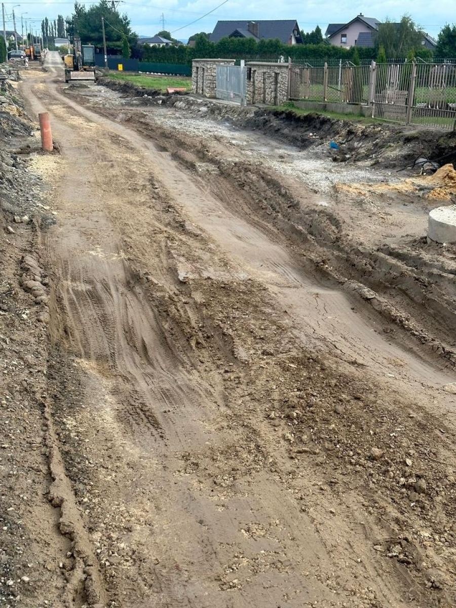 Zdjęcie w galerii na portalu naszraciborz.pl: Wiejska tonie w błocie, mieszkańcy uszkadzają samochody, a starostwo wydało komunikat wiadomości z regionu