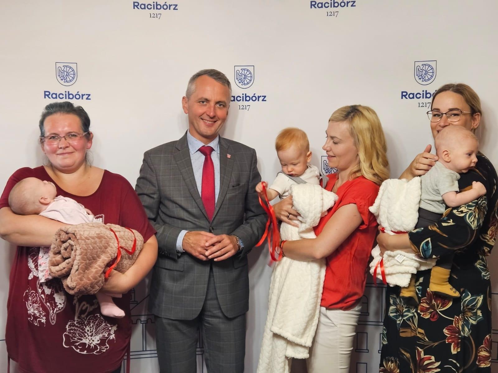 Zdjęcie w galerii na portalu naszraciborz.pl: Racibórz wita nowych mieszkańców wiadomości z regionu