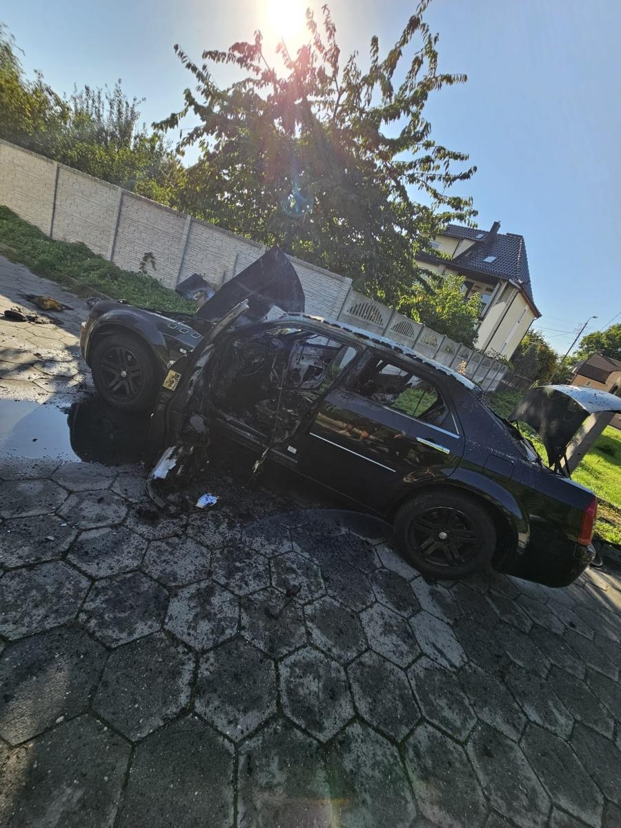 Zdjęcie w galerii na portalu naszraciborz.pl: Raport 998. Chrysler poszedł z dymem przy Mariańskiej wiadomości z regionu