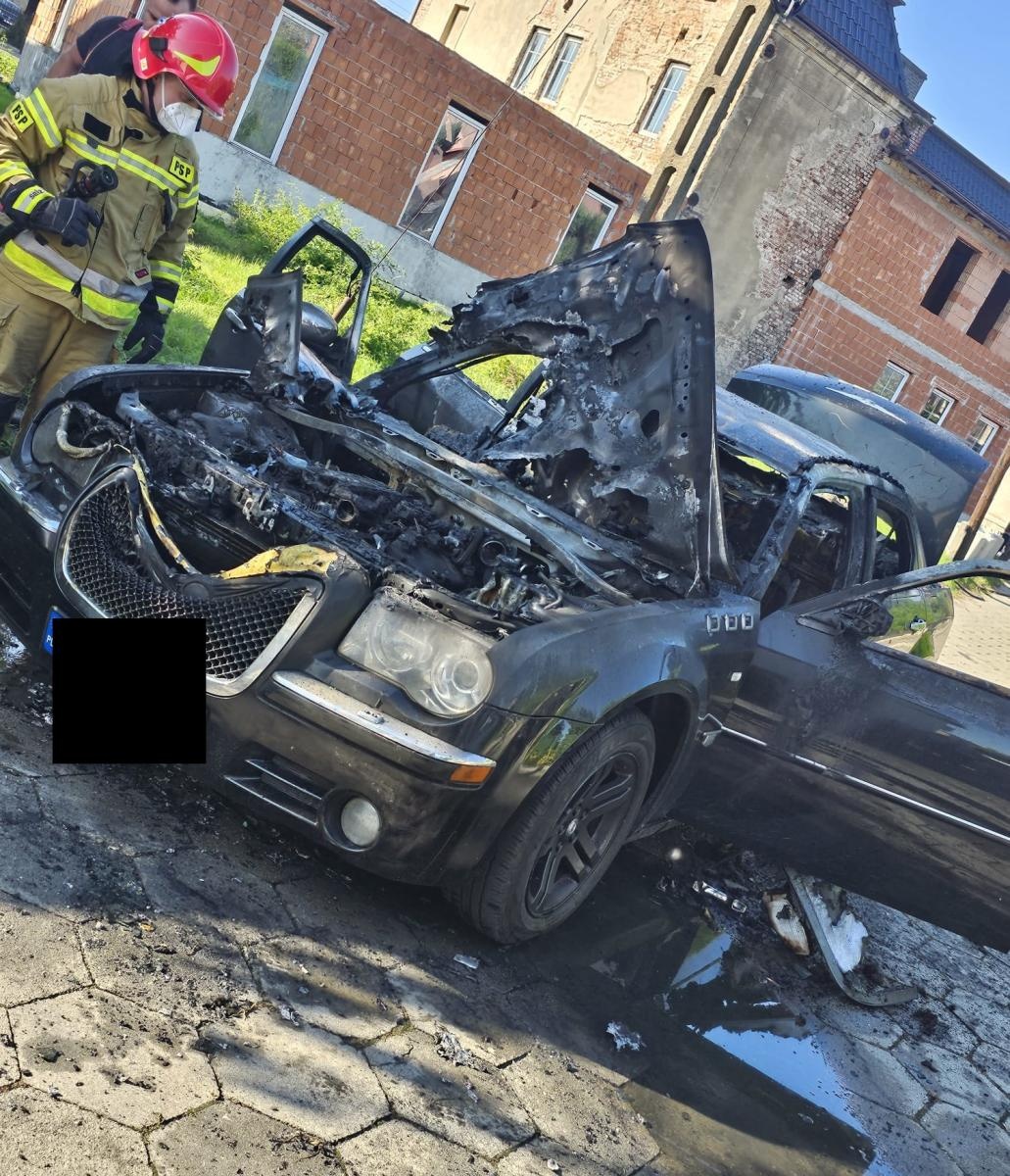 Zdjęcie w galerii na portalu naszraciborz.pl: Raport 998. Chrysler poszedł z dymem przy Mariańskiej wiadomości z regionu