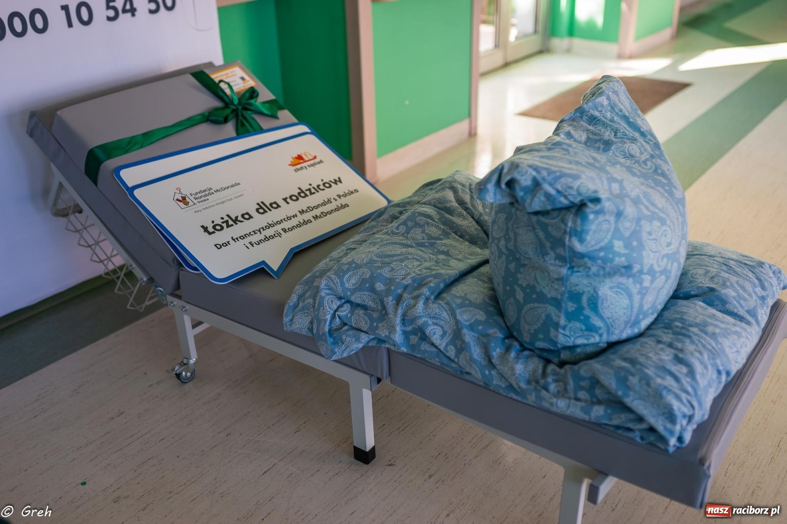 Zdjęcie w galerii na portalu naszraciborz.pl: Aby rodzina mogła być razem. Łóżka dla rodziców trafiły do raciborskiego szpitala wiadomości z regionu