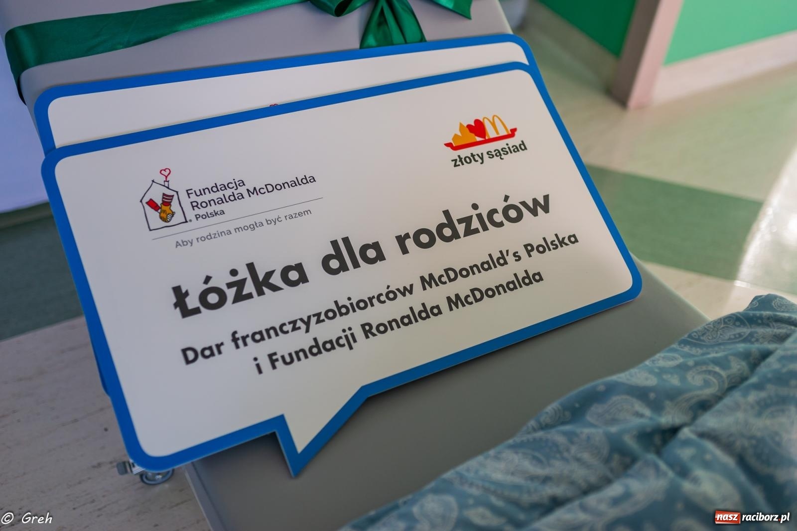 Zdjęcie w galerii na portalu naszraciborz.pl: Aby rodzina mogła być razem. Łóżka dla rodziców trafiły do raciborskiego szpitala wiadomości z regionu