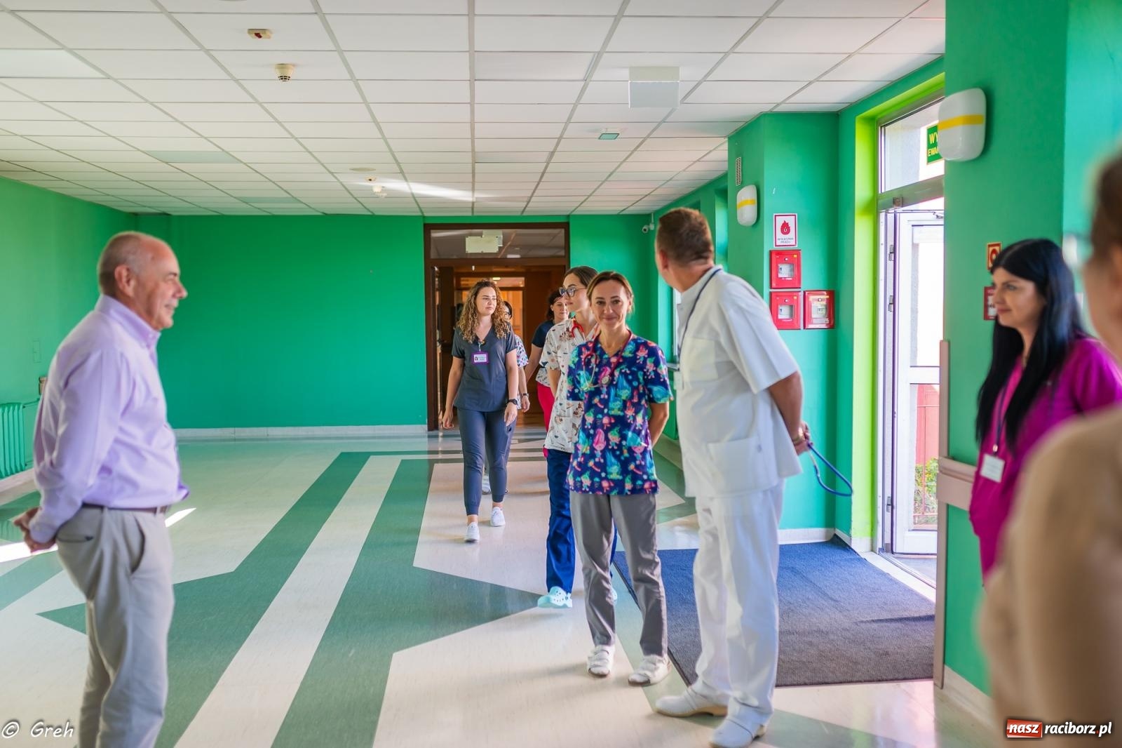 Zdjęcie w galerii na portalu naszraciborz.pl: Aby rodzina mogła być razem. Łóżka dla rodziców trafiły do raciborskiego szpitala wiadomości z regionu