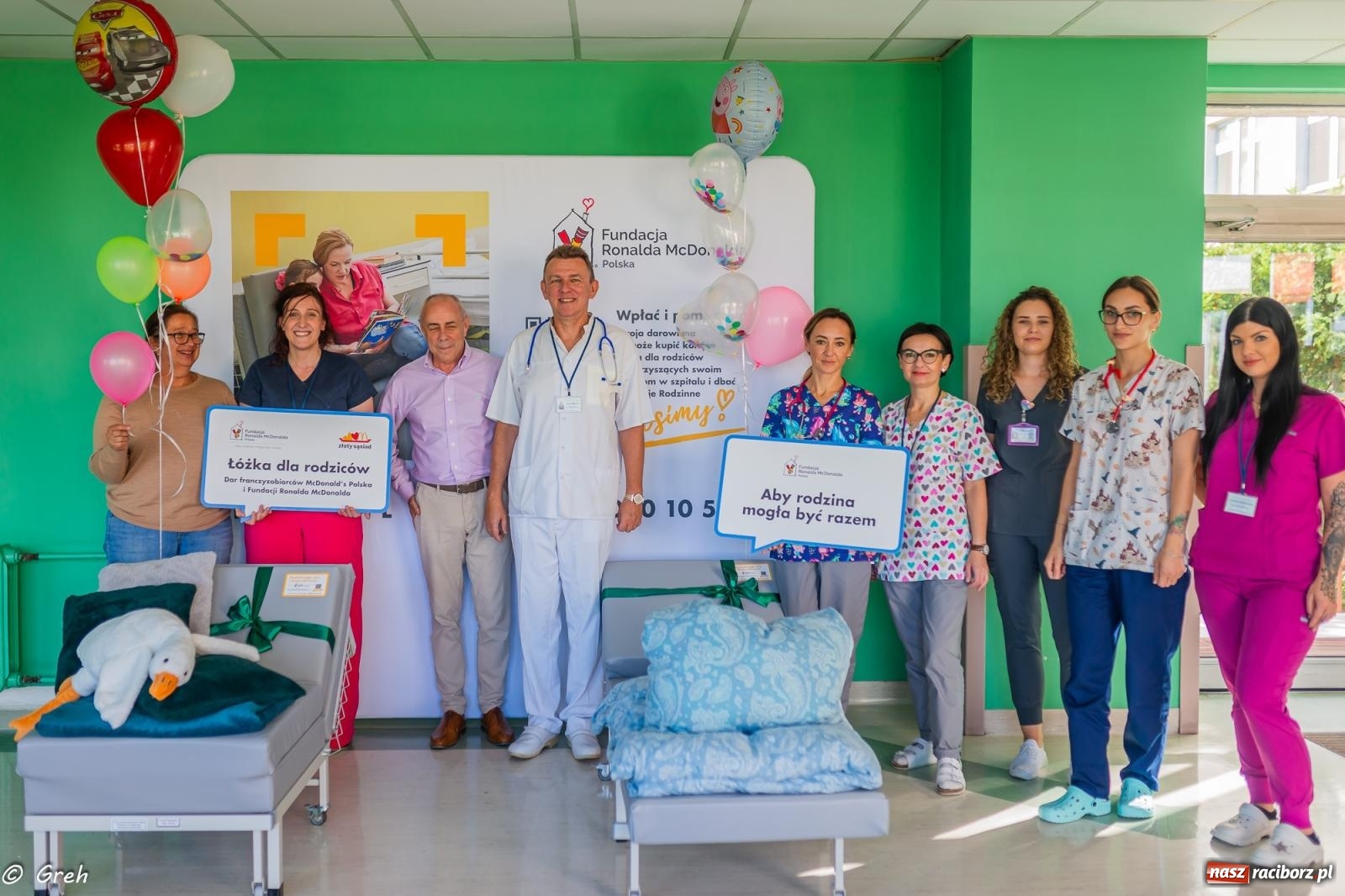 Zdjęcie w galerii na portalu naszraciborz.pl: Aby rodzina mogła być razem. Łóżka dla rodziców trafiły do raciborskiego szpitala wiadomości z regionu