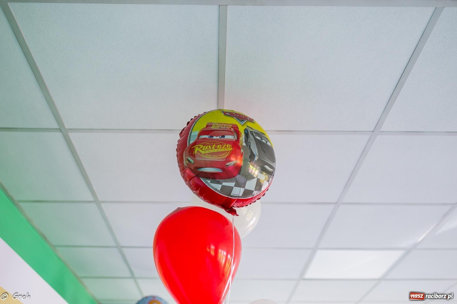 Zdjęcie w galerii na portalu naszraciborz.pl: Aby rodzina mogła być razem. Łóżka dla rodziców trafiły do raciborskiego szpitala wiadomości z regionu