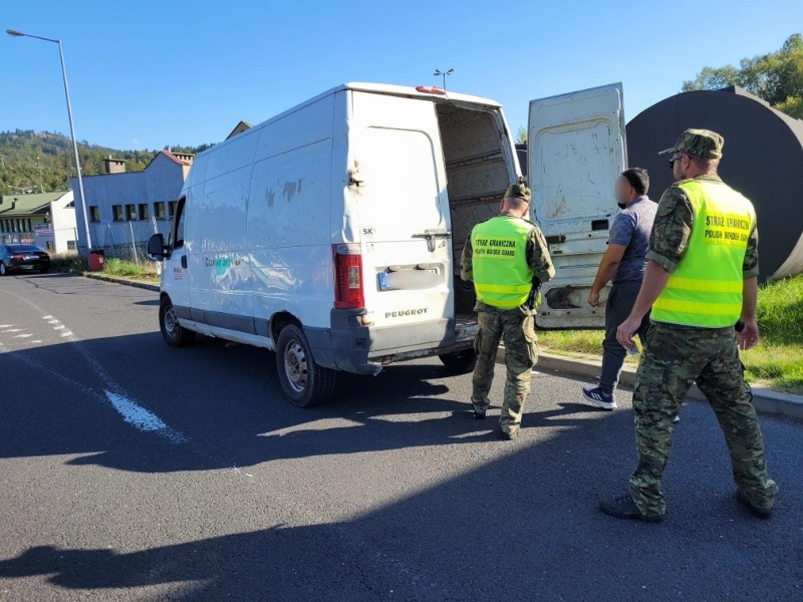 Zdjęcie w galerii na portalu naszraciborz.pl: Udaremniono kolejne próby przemytu nielegalnych migrantów wiadomości z regionu