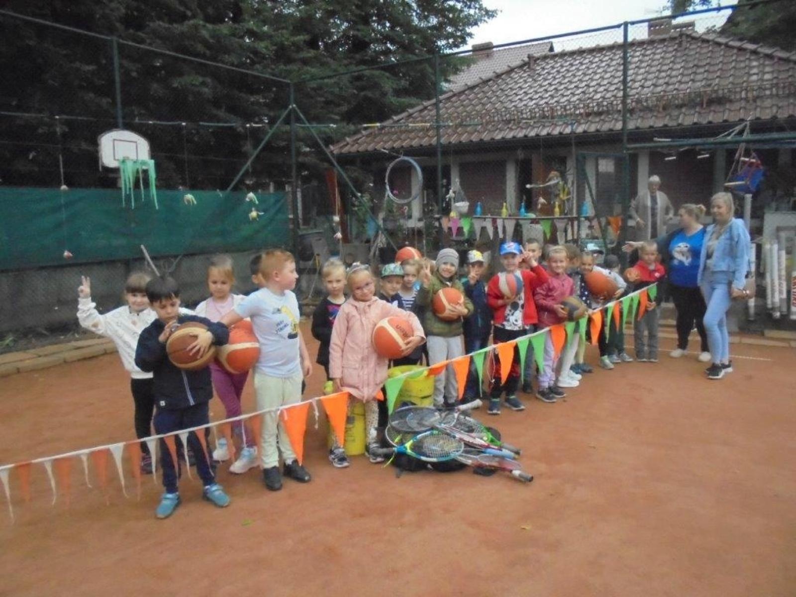 Zdjęcie w galerii na portalu naszraciborz.pl: Tygryski z Bema z wizytą na tenisowym korcie wiadomości z regionu