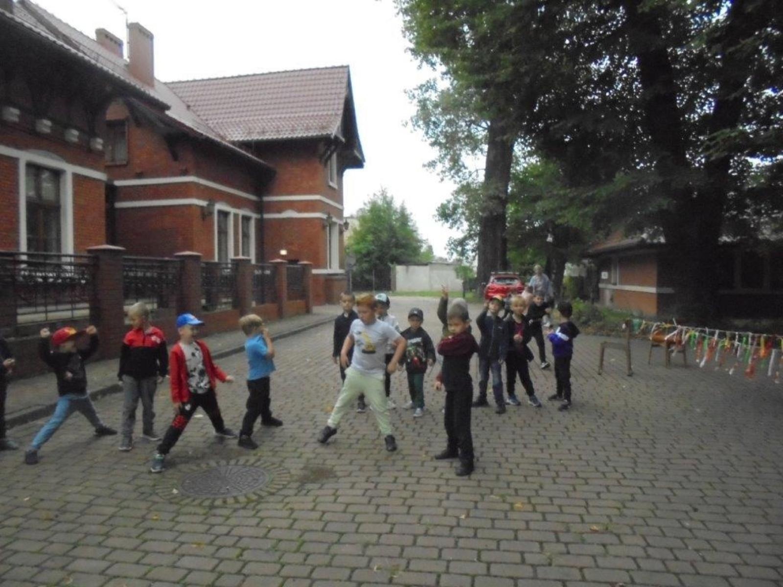 Zdjęcie w galerii na portalu naszraciborz.pl: Tygryski z Bema z wizytą na tenisowym korcie wiadomości z regionu