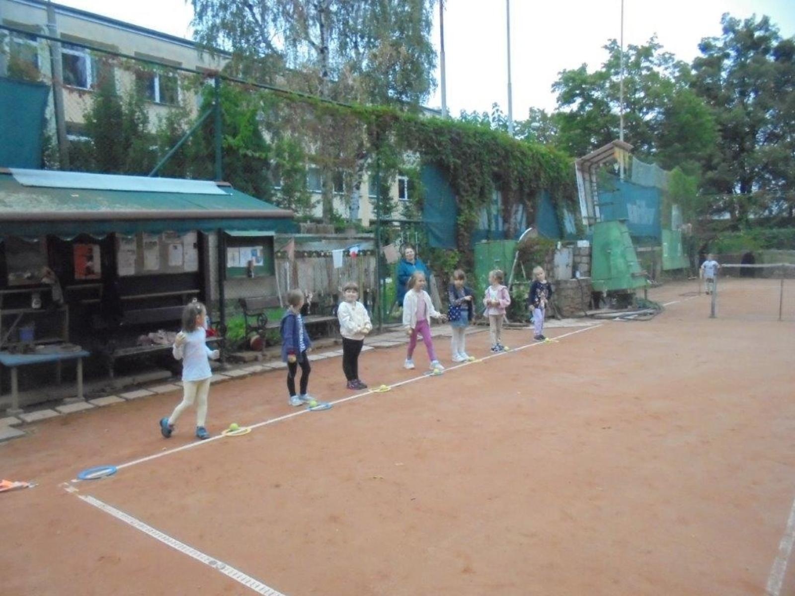 Zdjęcie w galerii na portalu naszraciborz.pl: Tygryski z Bema z wizytą na tenisowym korcie wiadomości z regionu