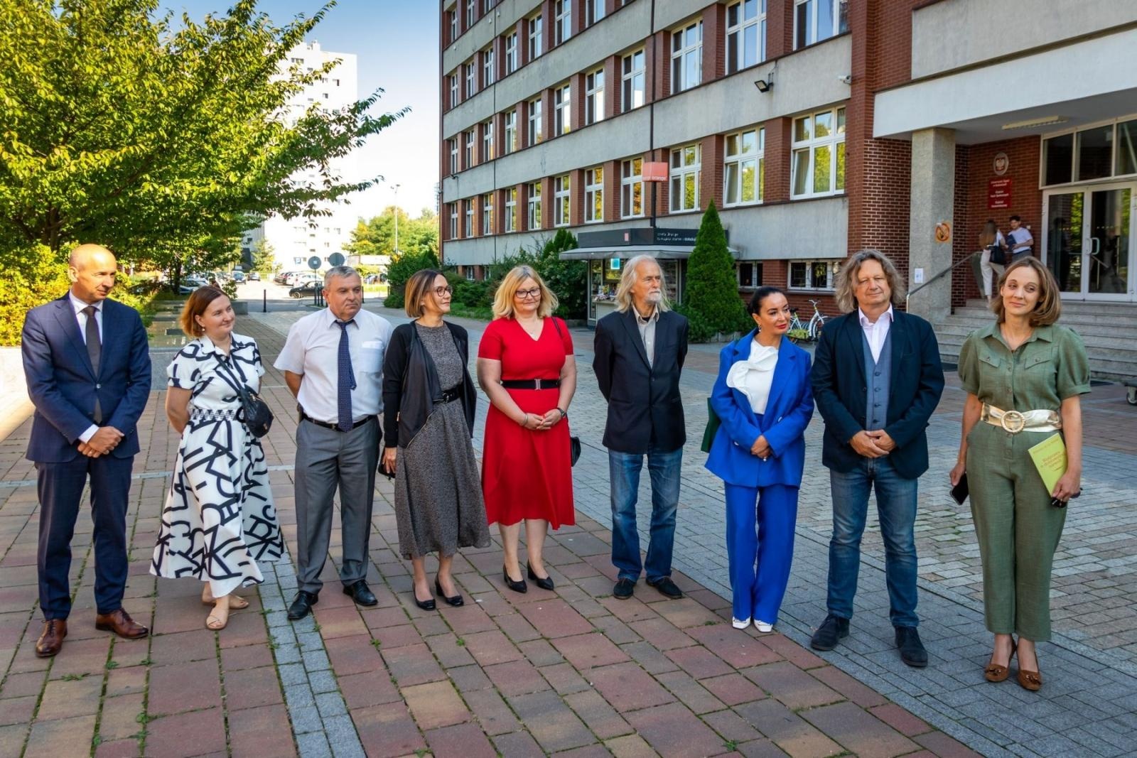 Zdjęcie w galerii na portalu naszraciborz.pl: Nauczycielka z SP1 w złotej piątce konkursu Uniwersytetu Śląskiego wiadomości z regionu