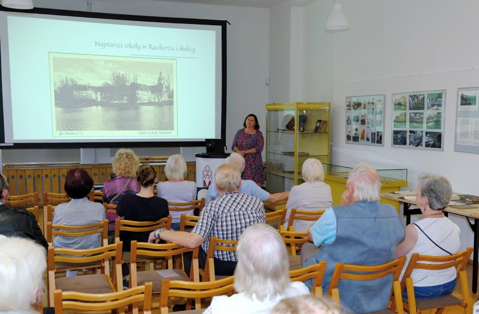 Zdjęcie w galerii na portalu naszraciborz.pl: Szkoło, szkoło. Gdy cię wspominam! wiadomości z regionu