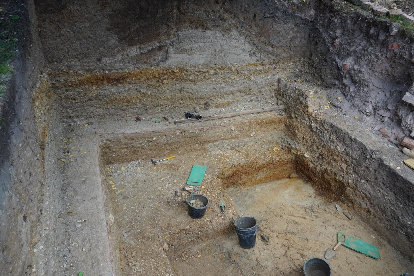 Zdjęcie w galerii na portalu naszraciborz.pl: Kamienne narzędzia neandertalskie sprzed 130 tys. lat odkryto w Raciborzu wiadomości z regionu