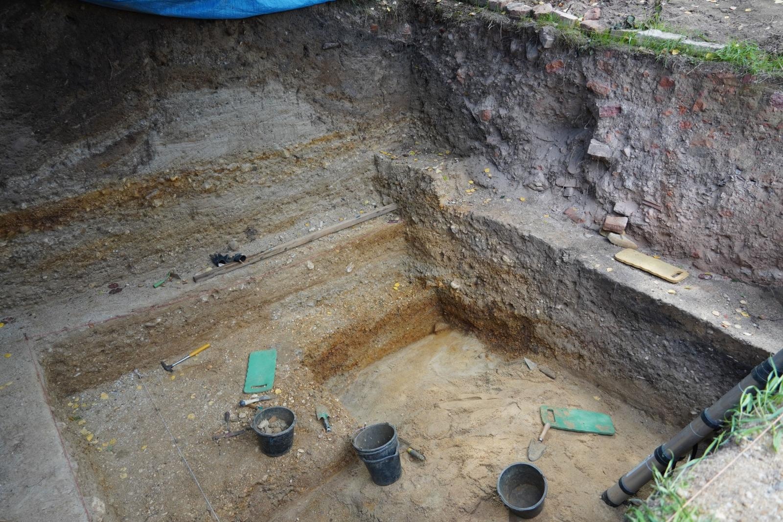 Zdjęcie w galerii na portalu naszraciborz.pl: Kamienne narzędzia neandertalskie sprzed 130 tys. lat odkryto w Raciborzu wiadomości z regionu