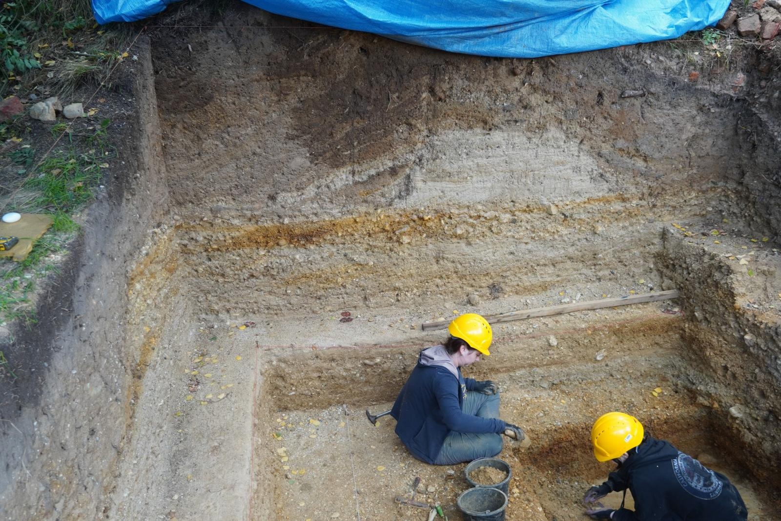 Zdjęcie w galerii na portalu naszraciborz.pl: Kamienne narzędzia neandertalskie sprzed 130 tys. lat odkryto w Raciborzu wiadomości z regionu