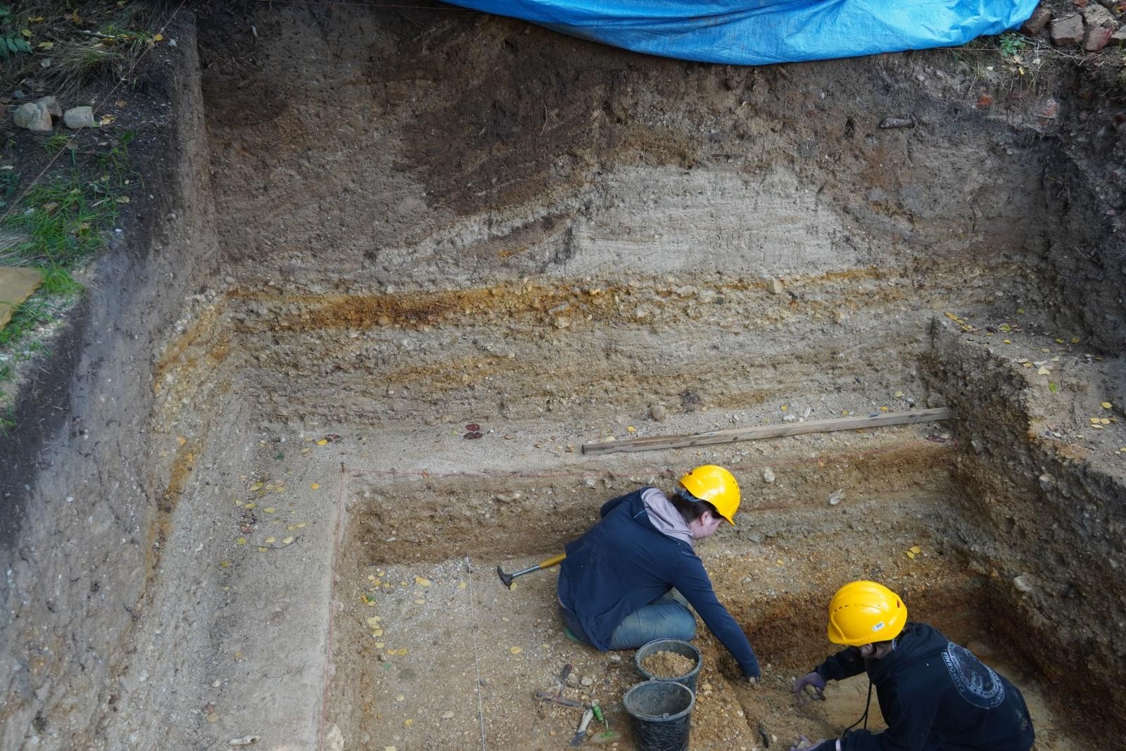 Zdjęcie w galerii na portalu naszraciborz.pl: Kamienne narzędzia neandertalskie sprzed 130 tys. lat odkryto w Raciborzu wiadomości z regionu