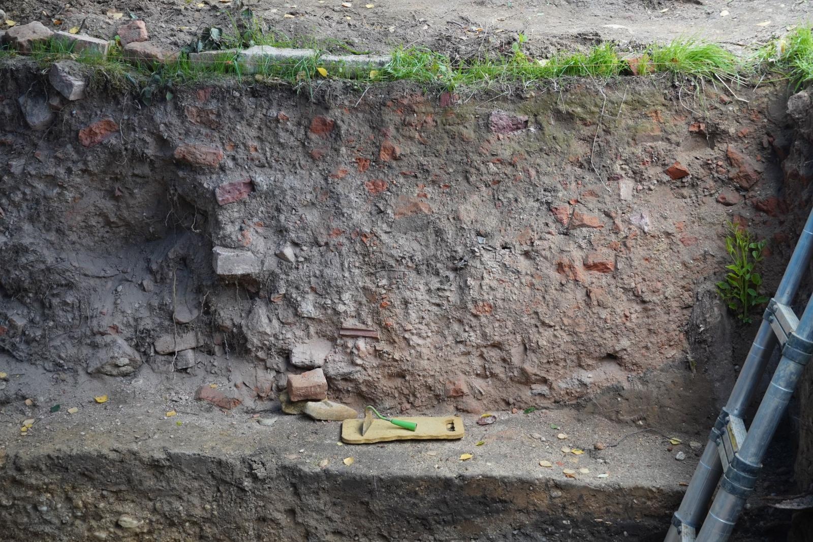 Zdjęcie w galerii na portalu naszraciborz.pl: Kamienne narzędzia neandertalskie sprzed 130 tys. lat odkryto w Raciborzu wiadomości z regionu