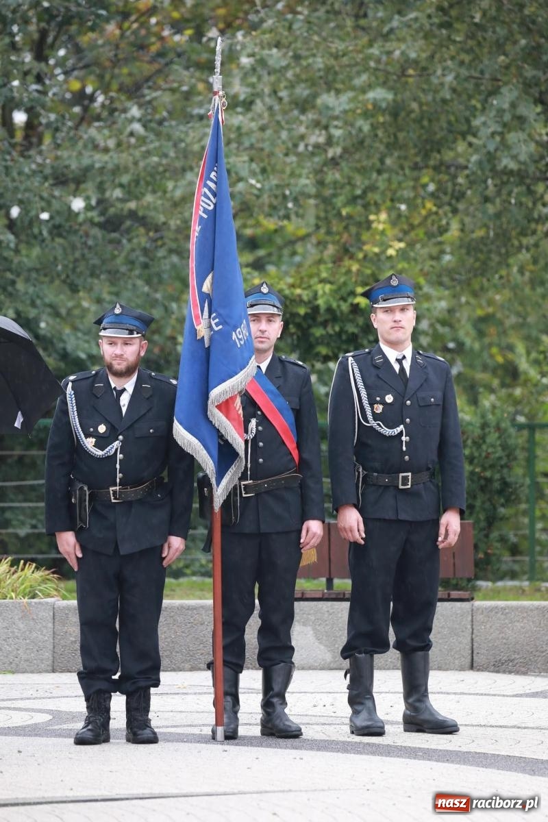 Zdjęcie w galerii na portalu naszraciborz.pl: Pierwsze takie wydarzenie w historii. Przysięga wojskowa w Kuźni Raciborskiej [FOTO i WIDEO] wiadomości z regionu