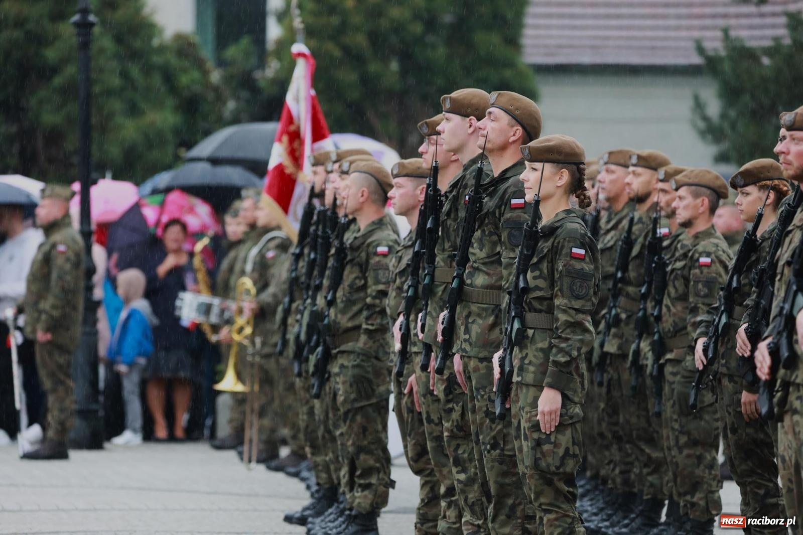 Zdjęcie w galerii na portalu naszraciborz.pl: Pierwsze takie wydarzenie w historii. Przysięga wojskowa w Kuźni Raciborskiej [FOTO i WIDEO] wiadomości z regionu