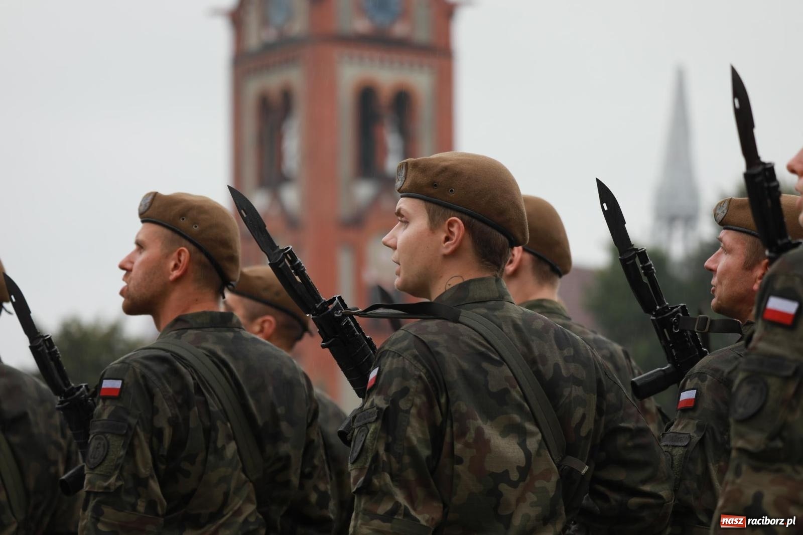 Zdjęcie w galerii na portalu naszraciborz.pl: Pierwsze takie wydarzenie w historii. Przysięga wojskowa w Kuźni Raciborskiej [FOTO i WIDEO] wiadomości z regionu