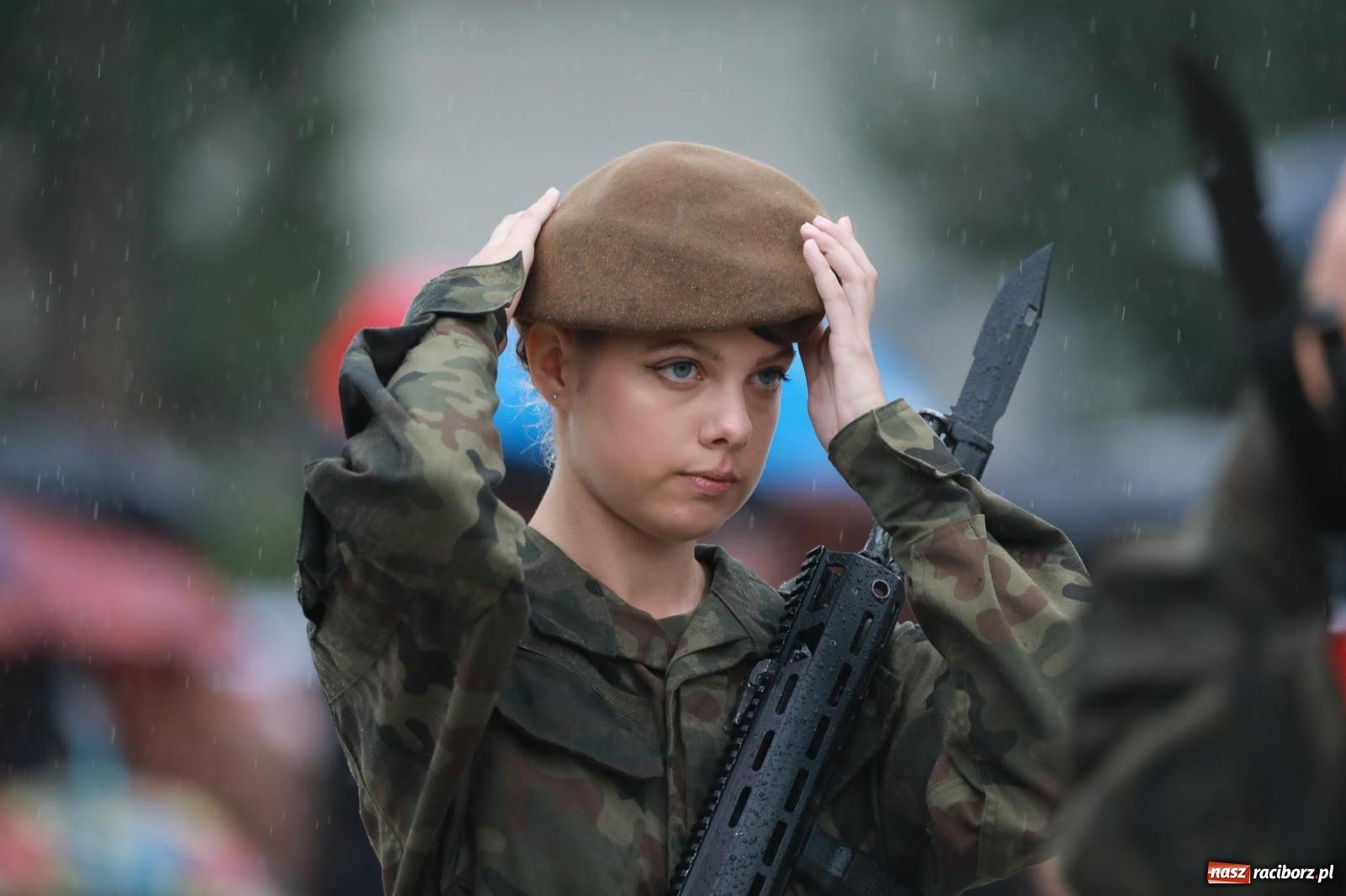 Zdjęcie w galerii na portalu naszraciborz.pl: Pierwsze takie wydarzenie w historii. Przysięga wojskowa w Kuźni Raciborskiej [FOTO i WIDEO] wiadomości z regionu
