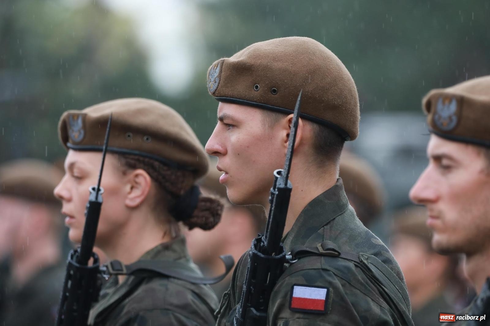 Zdjęcie w galerii na portalu naszraciborz.pl: Pierwsze takie wydarzenie w historii. Przysięga wojskowa w Kuźni Raciborskiej [FOTO i WIDEO] wiadomości z regionu
