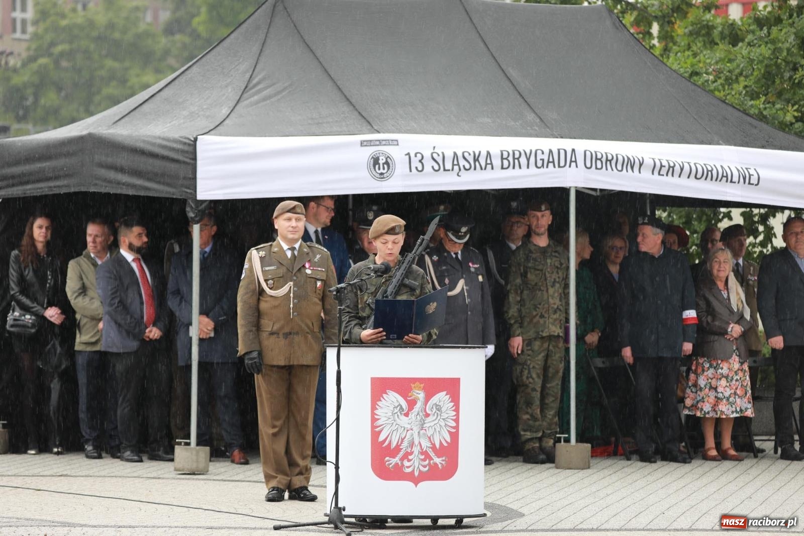 Zdjęcie w galerii na portalu naszraciborz.pl: Pierwsze takie wydarzenie w historii. Przysięga wojskowa w Kuźni Raciborskiej [FOTO i WIDEO] wiadomości z regionu