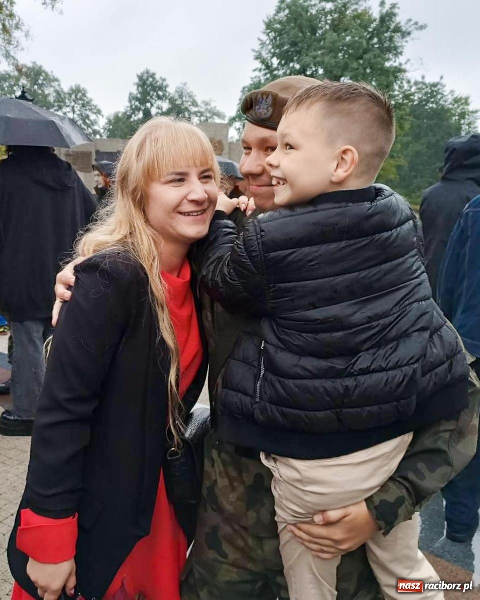 Zdjęcie w galerii na portalu naszraciborz.pl: Pierwsze takie wydarzenie w historii. Przysięga wojskowa w Kuźni Raciborskiej [FOTO i WIDEO] wiadomości z regionu