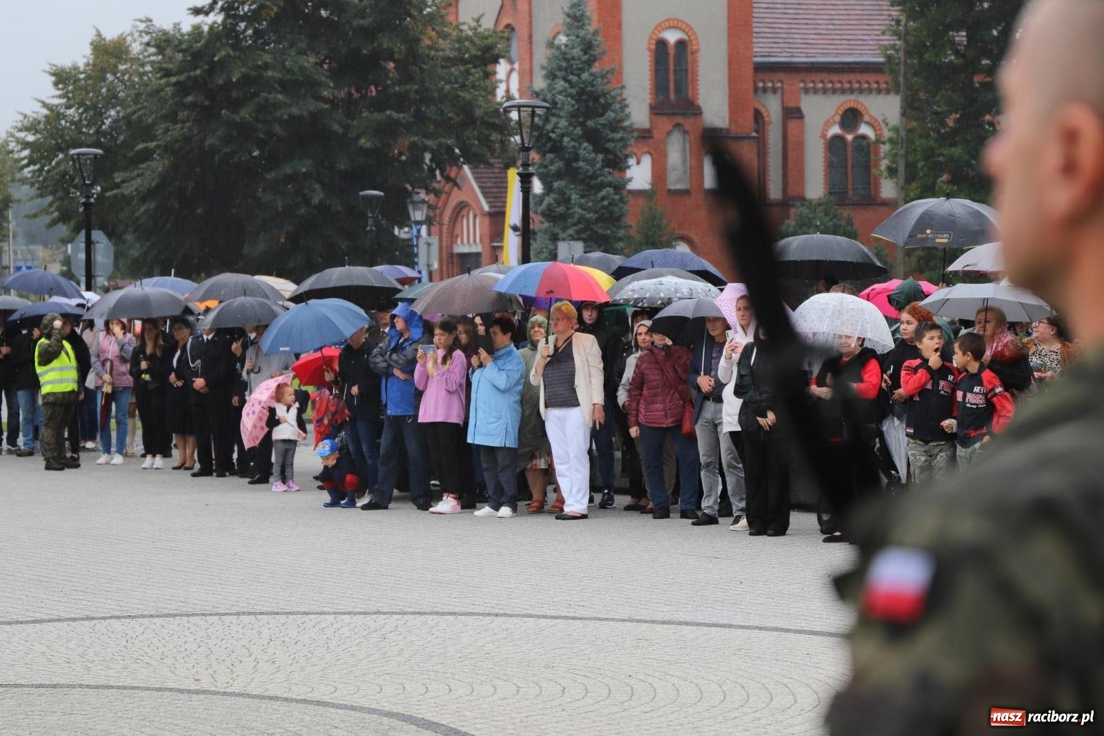 Zdjęcie w galerii na portalu naszraciborz.pl: Pierwsze takie wydarzenie w historii. Przysięga wojskowa w Kuźni Raciborskiej [FOTO i WIDEO] wiadomości z regionu