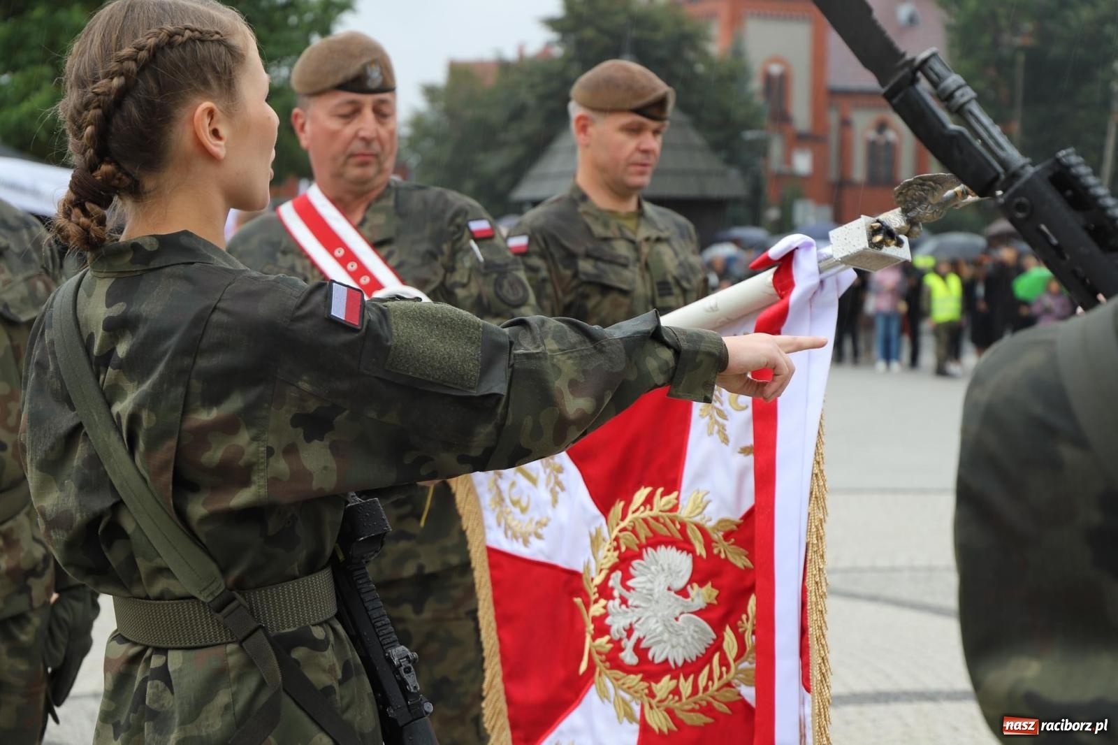 Zdjęcie w galerii na portalu naszraciborz.pl: Pierwsze takie wydarzenie w historii. Przysięga wojskowa w Kuźni Raciborskiej [FOTO i WIDEO] wiadomości z regionu