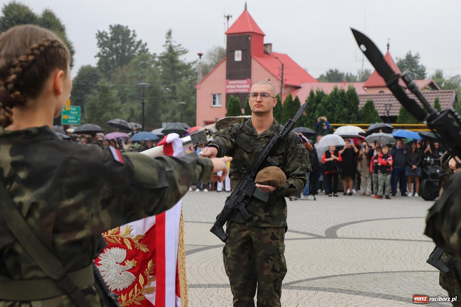 Zdjęcie w galerii na portalu naszraciborz.pl: Pierwsze takie wydarzenie w historii. Przysięga wojskowa w Kuźni Raciborskiej [FOTO i WIDEO] wiadomości z regionu