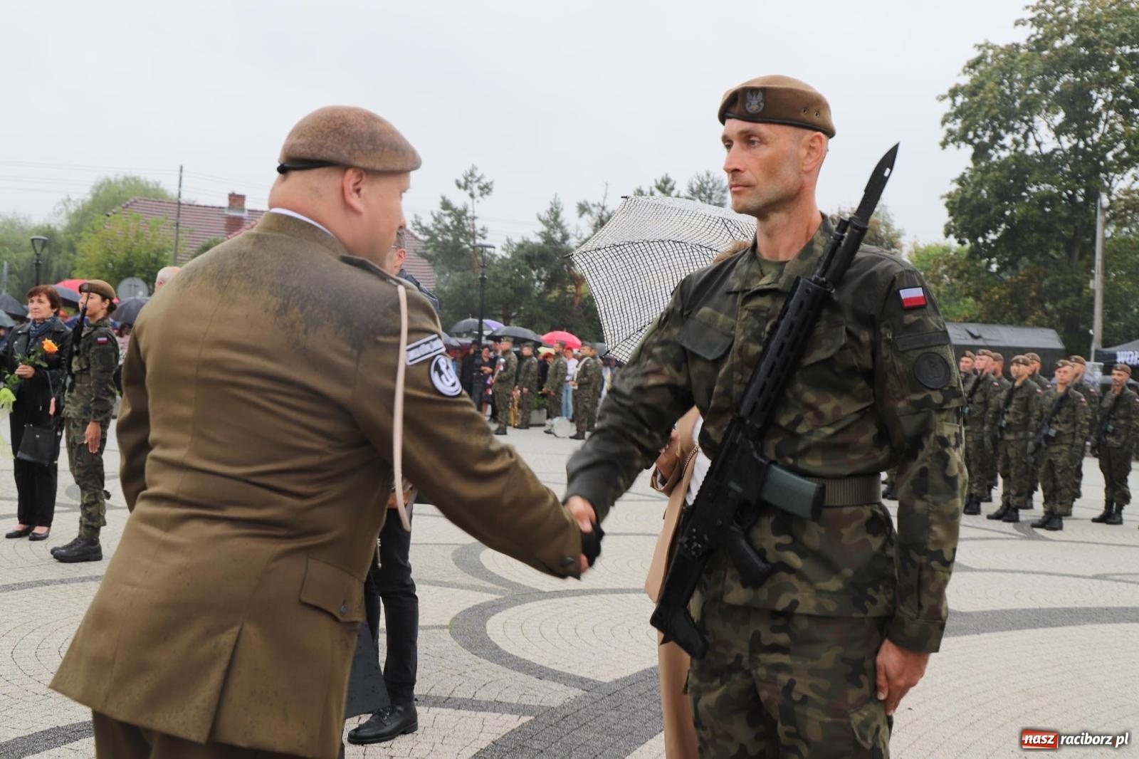 Zdjęcie w galerii na portalu naszraciborz.pl: Pierwsze takie wydarzenie w historii. Przysięga wojskowa w Kuźni Raciborskiej [FOTO i WIDEO] wiadomości z regionu