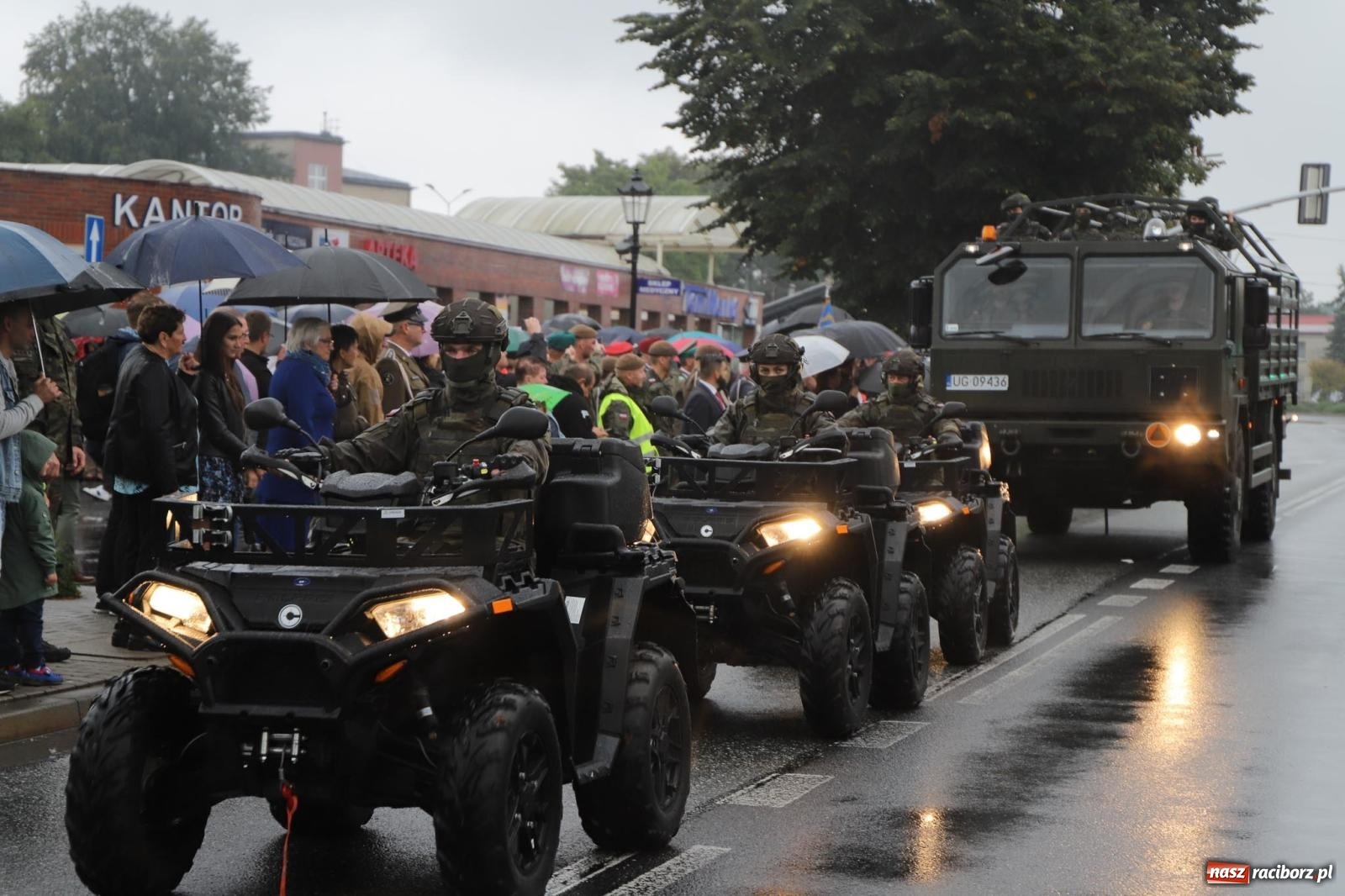 Zdjęcie w galerii na portalu naszraciborz.pl: Pierwsze takie wydarzenie w historii. Przysięga wojskowa w Kuźni Raciborskiej [FOTO i WIDEO] wiadomości z regionu