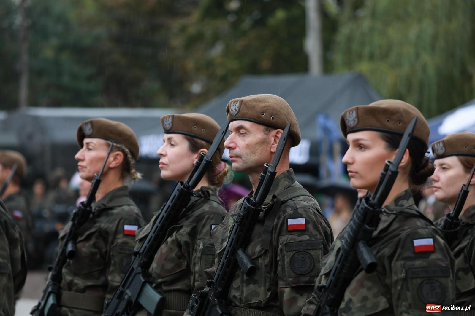 Zdjęcie w galerii na portalu naszraciborz.pl: Pierwsze takie wydarzenie w historii. Przysięga wojskowa w Kuźni Raciborskiej [FOTO i WIDEO] wiadomości z regionu
