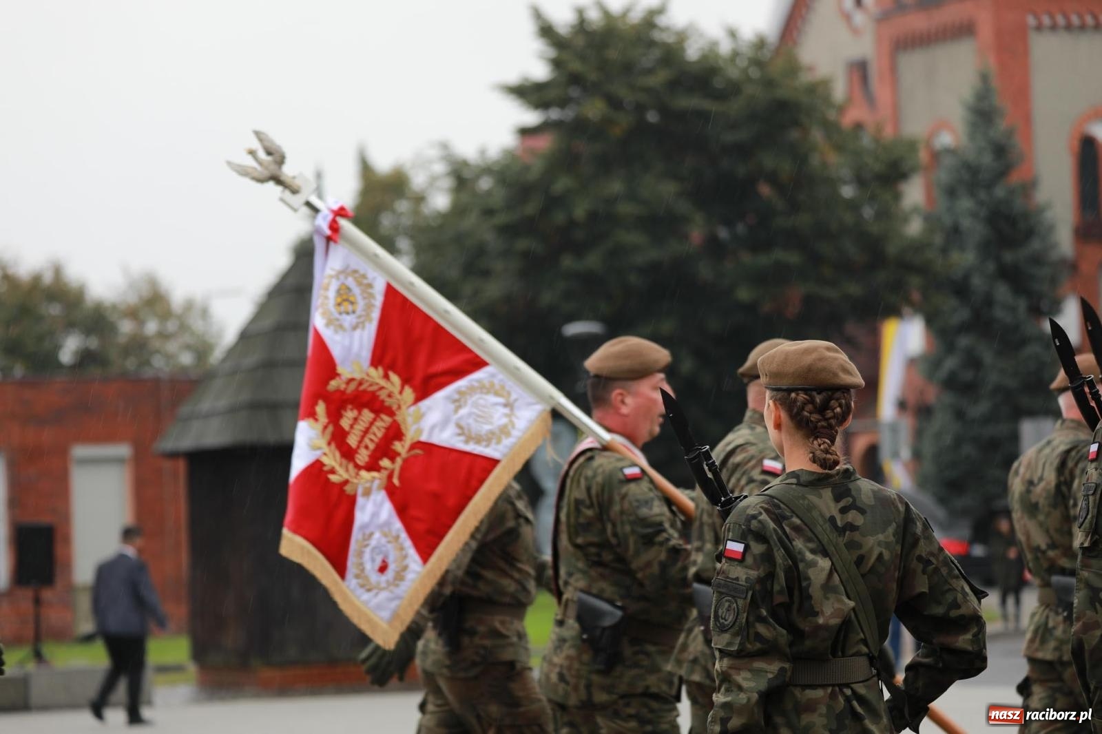 Zdjęcie w galerii na portalu naszraciborz.pl: Pierwsze takie wydarzenie w historii. Przysięga wojskowa w Kuźni Raciborskiej [FOTO i WIDEO] wiadomości z regionu
